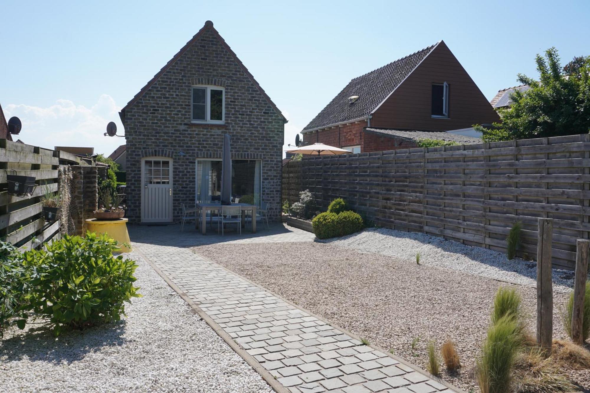 Kustverhuur, Nieuwesluisweg 6a *